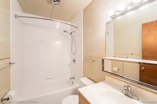 Southfield, MI 48076,30465 Everett Street