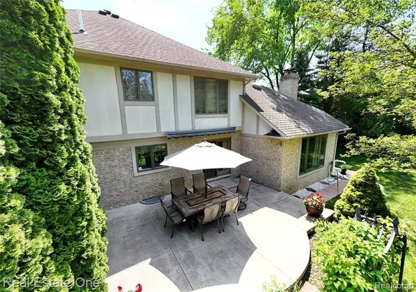 Troy, MI 48085,158 TELFORD Drive