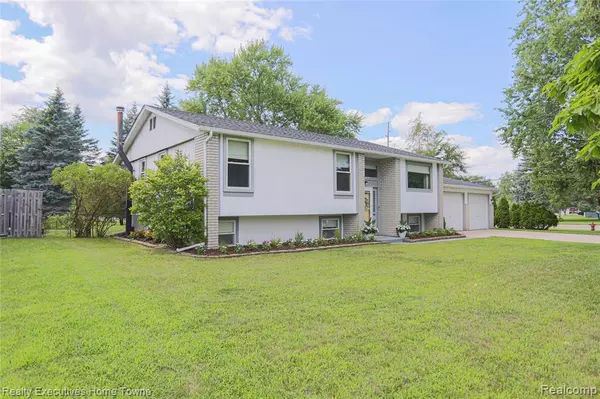 Wolverine Lake, MI 48390,2687 Los Angeles Drive