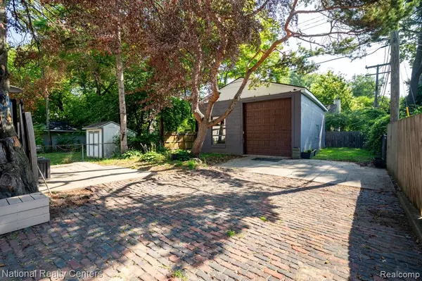 Royal Oak, MI 48067,402 N West Street