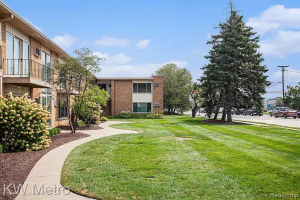 Birmingham, MI 48009,2859 E Maple Road