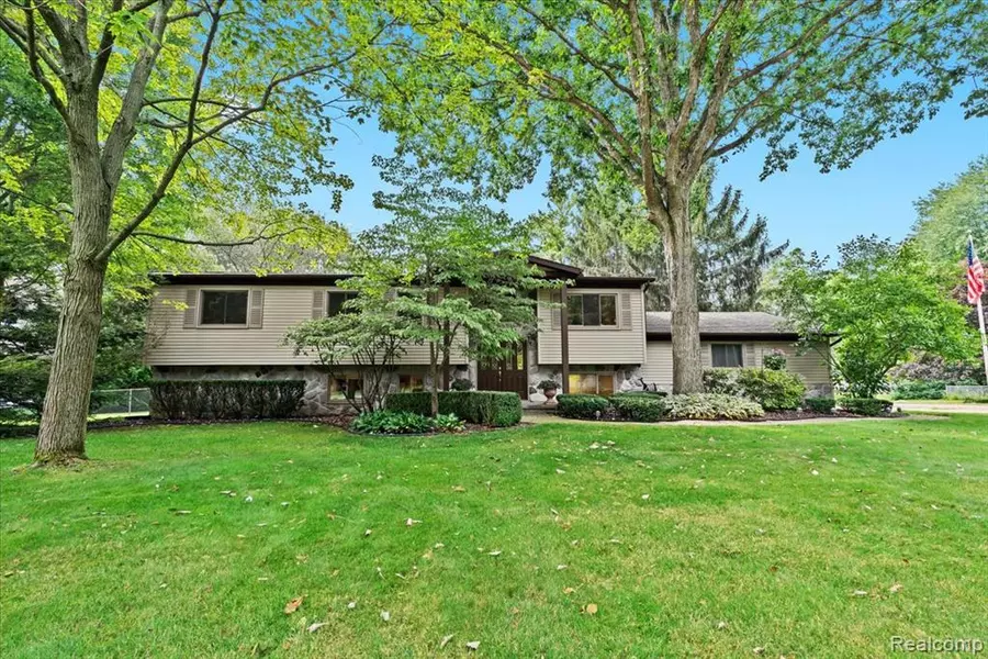 5375 Prentis Road, Waterford, MI 48327