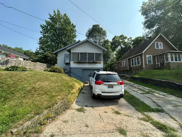 523 Grant Street, Ionia, MI 48846