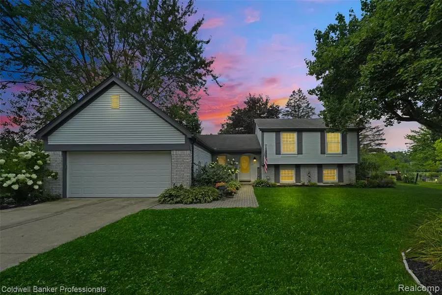 5075 Bayside Drive, Troy, MI 48098