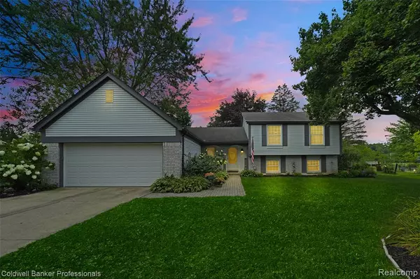 5075 Bayside Drive, Troy, MI 48098