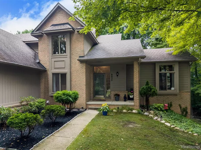 9830 Oak Valley Drive, Clarkston, MI 48348