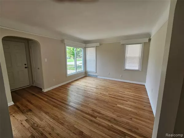 Redford, MI 48239,9938 Royal Grand