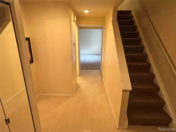 Southfield, MI 48034,26889 Farmbrook Villa Drive