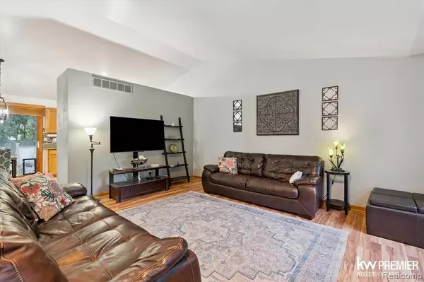 Waterford, MI 48329,6421 Prairie Lawn Drive