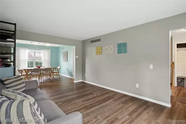 West Bloomfield, MI 48324,7335 Willow Oak Drive