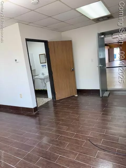 Redford, MI 48240,25900 W 7 Mile Road