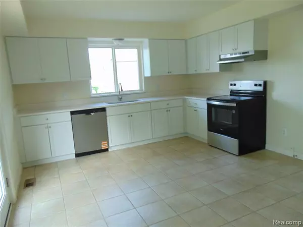 Roseville, MI 48066,20551 Fenton Street