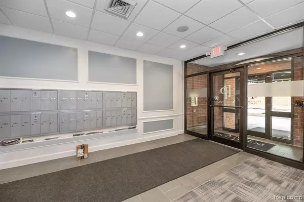 Birmingham, MI 48009,35300 WOODWARD Avenue