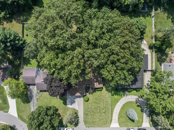 Southfield, MI 48033,23565 S Oliver E Court
