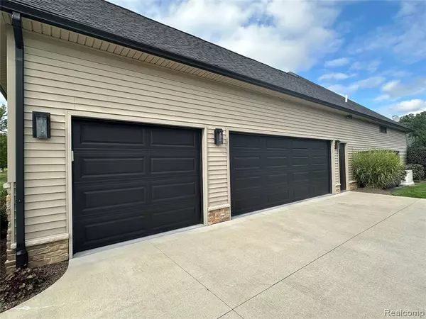 Fenton, MI 48430,16413 Carrie Lane