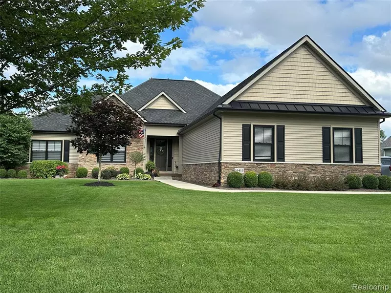 16413 Carrie Lane, Fenton, MI 48430