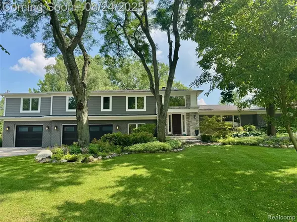3029 S Westview Court, Bloomfield, MI 48304