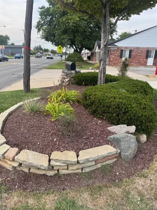 Saint Clair Shores, MI 48081,28730 Harper Avenue