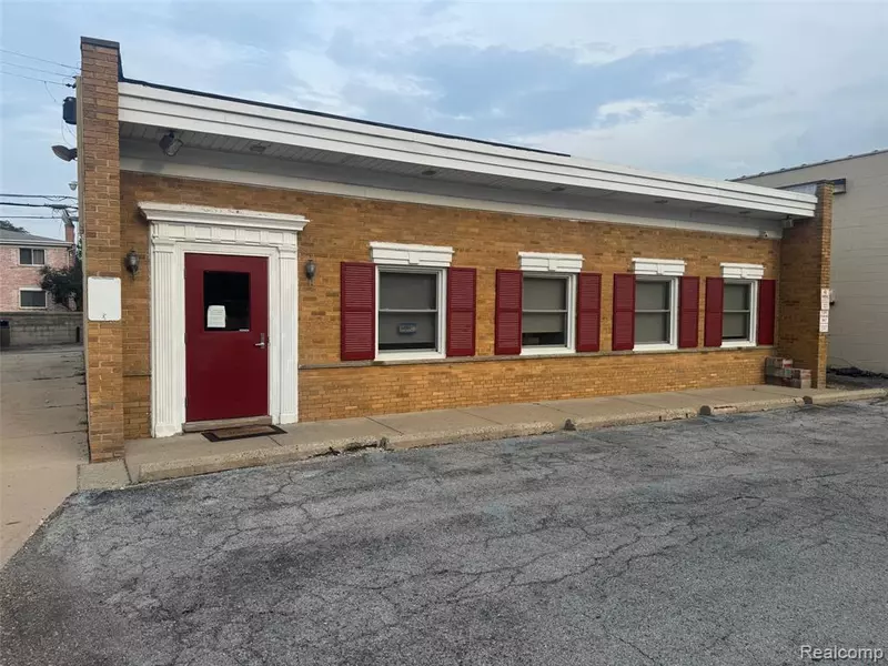 28730 Harper Avenue, Saint Clair Shores, MI 48081