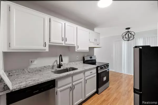 Novi, MI,23507 N Rockledge