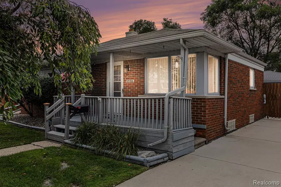 25216 Collingwood Street, Roseville, MI 48066