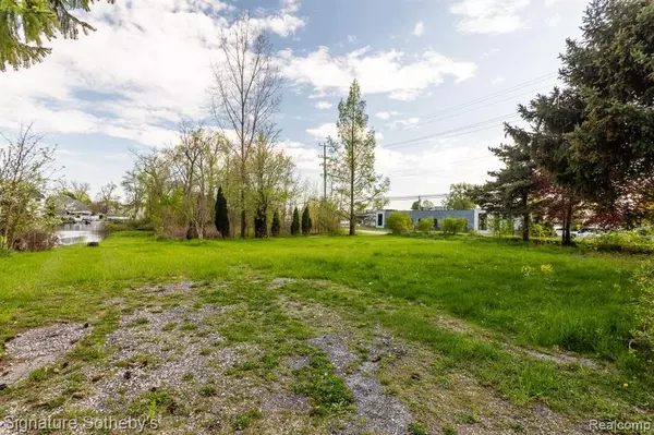 Waterford, MI 48328,1389 S CASS LAKE Road