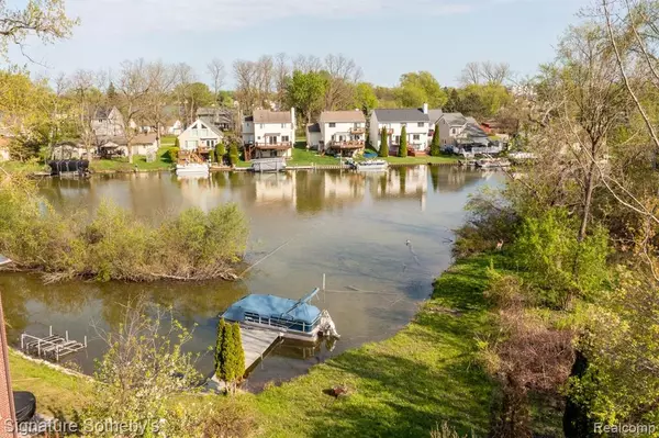 1389 S CASS LAKE Road, Waterford, MI 48328