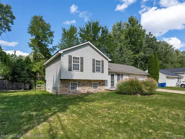 Waterford, MI 48327,5930 FORESTAL Drive