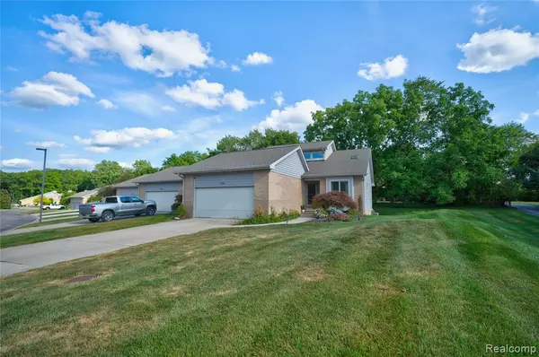 Grand Blanc, MI 48439,5366 Warwick Trail