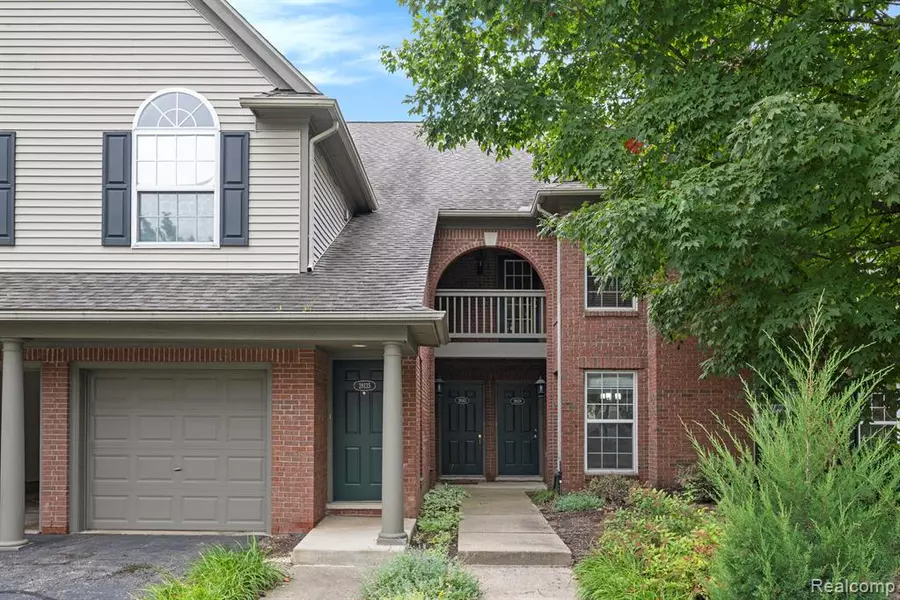 28139 Carlton Way Drive, Novi, MI 48377