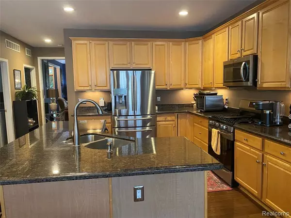 Royal Oak, MI 48067,202 Stonebrooke Court