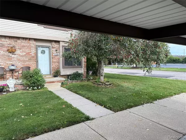 16880 Kingsbrooke Drive, Clinton Twp, MI 48038