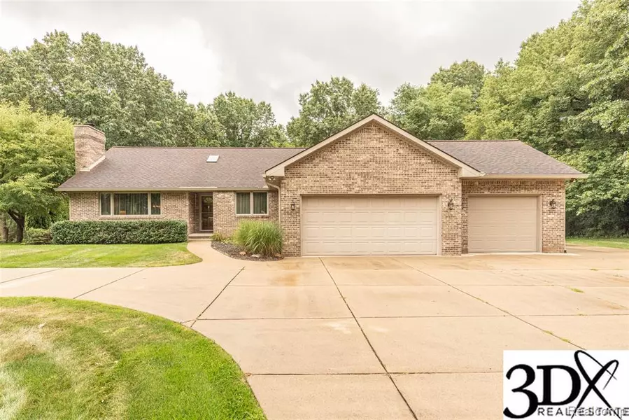 10840 Silver Lake S Road, South Lyon, MI 48178