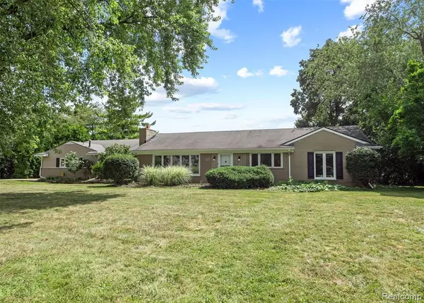 3275 Chickering Lane, Bloomfield Hills, MI 48302