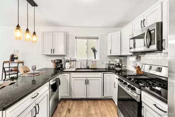 Pinckney, MI 48169,3333 Junior