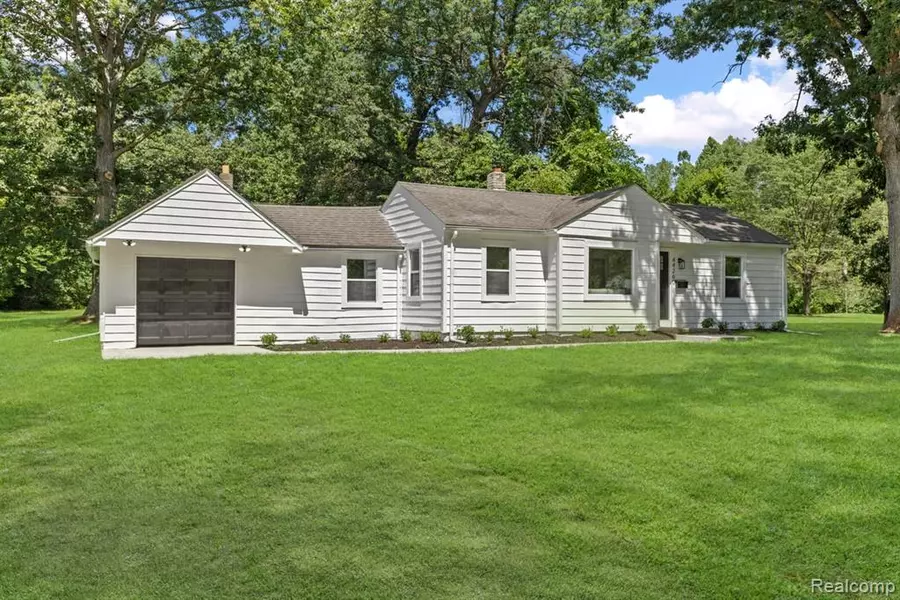 44260 Clay Road, Belleville, MI 48111