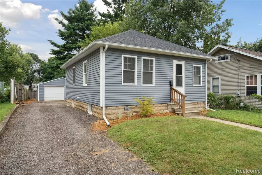 332 Hillside Avenue, Jackson, MI 49203