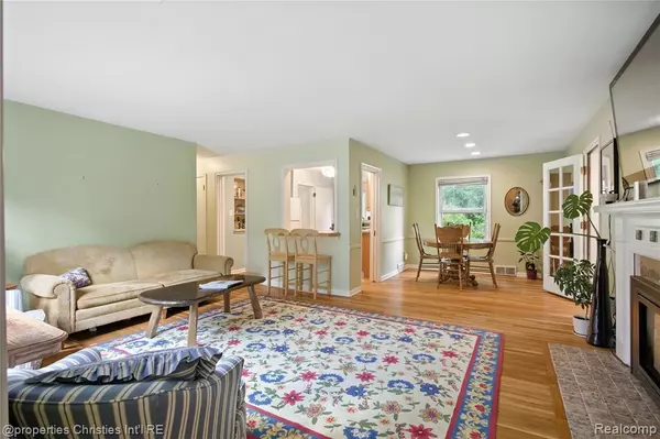 Birmingham, MI 48009,2248 W Lincoln Street