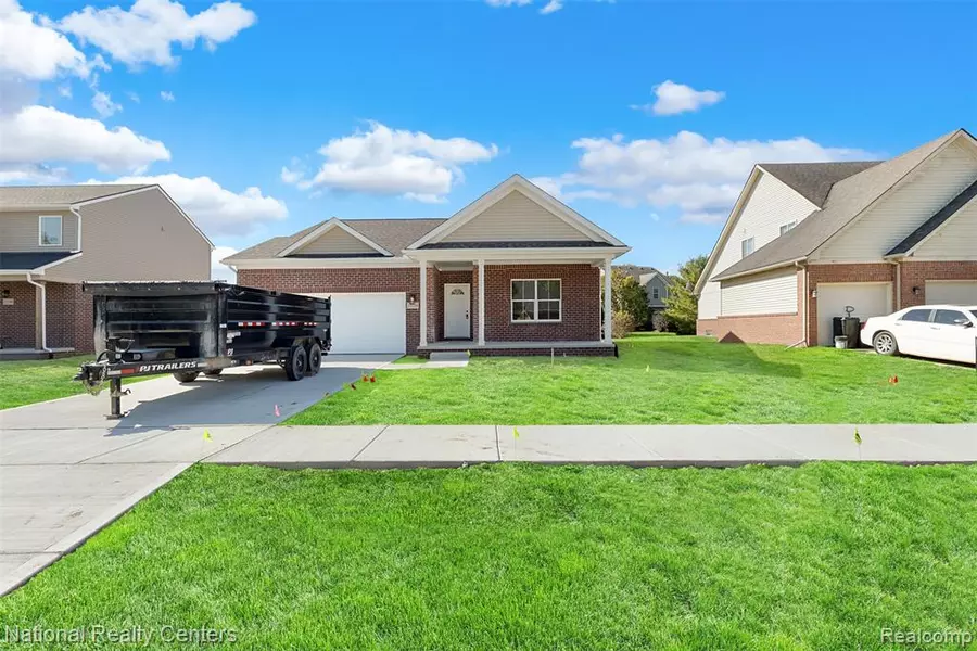 23150 Waterview Drive, New Boston, MI 48164
