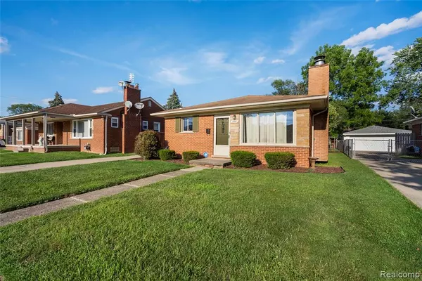Dearborn Heights, MI 48127,7486 Robindale Avenue