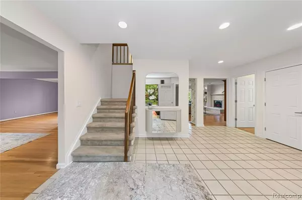 Farmington Hills, MI 48331,29832 High Valley Court