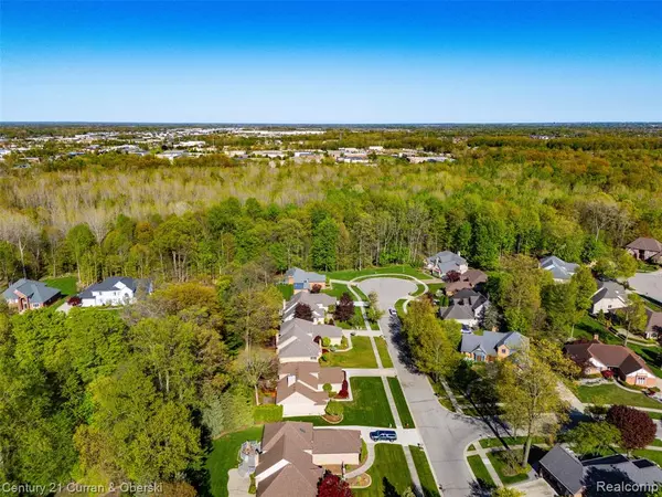 Shelby Twp, MI 48317,9039 Oakridge Trail