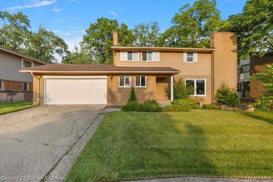 32306 Valley View Circle, Farmington, MI 48336