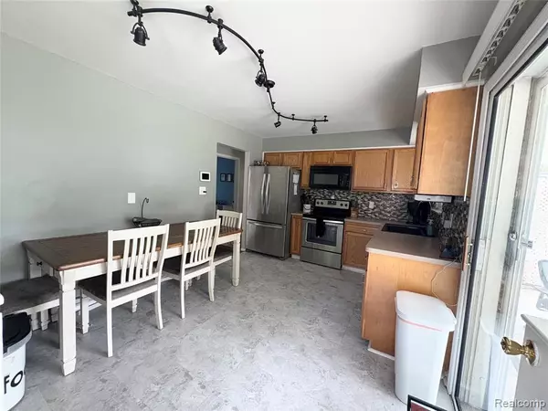 Roseville, MI 48066,29237 Elmwood Street