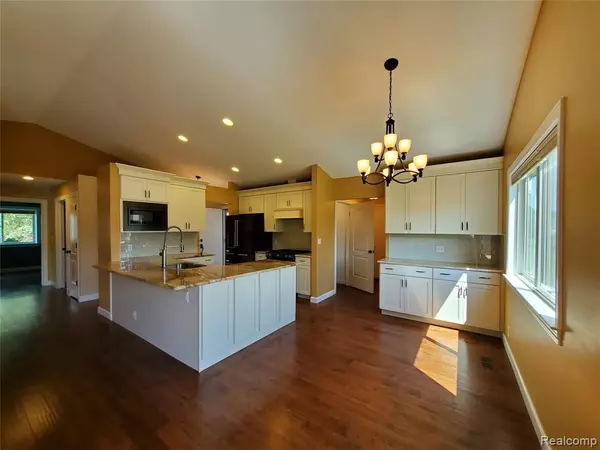 Goodrich Vlg, MI,10178 Hawthorne Circle