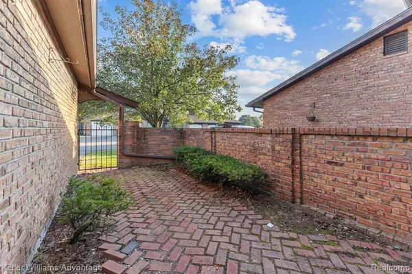 Southfield, MI 48033,26692 Summerdale Drive
