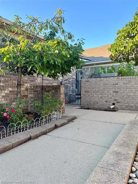 50314 PARADISE Court, Macomb, MI 48044