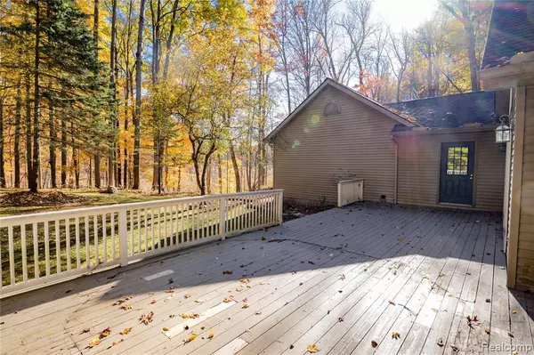 Leonard, MI 48367,1613 Tu Van Trail