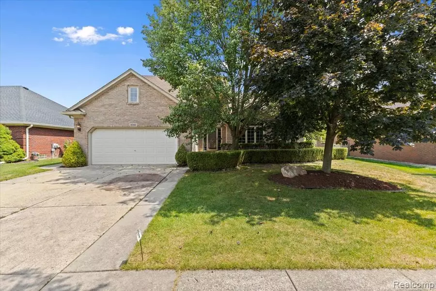 49366 Briar Pointe Dr. Drive, Macomb, MI 48044
