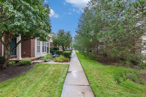 Commerce Twp, MI 48390,17102 Caitlin Circle